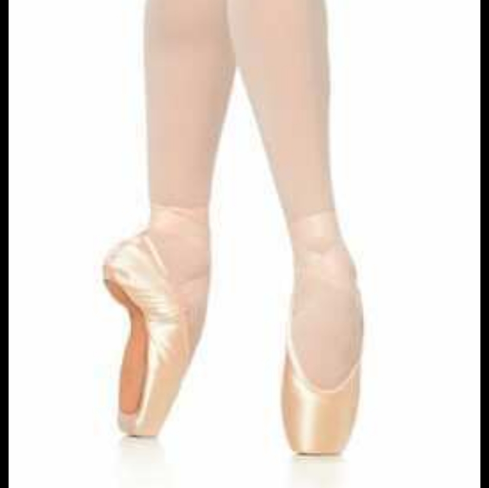 Gaynor Minden pointe shoes
